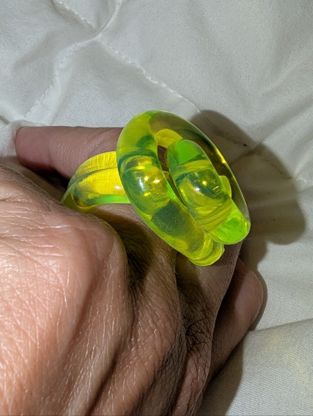 NEON YELLOW KNOT RING - Picture 4 of 6